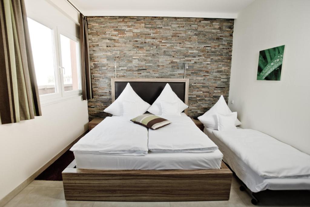 Hotel Maxis - Digitaler Self-Check-In - คาร์ลสบาด ภายนอก รูปภาพ