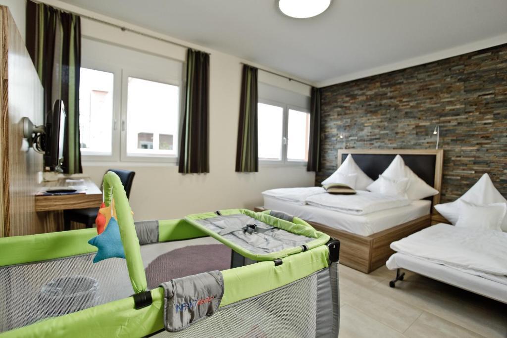 Hotel Maxis - Digitaler Self-Check-In - คาร์ลสบาด ภายนอก รูปภาพ